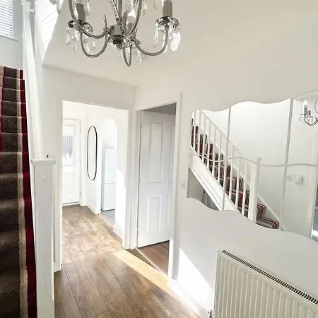 Ayresome House By Blue Skies * 米德尔斯伯勒